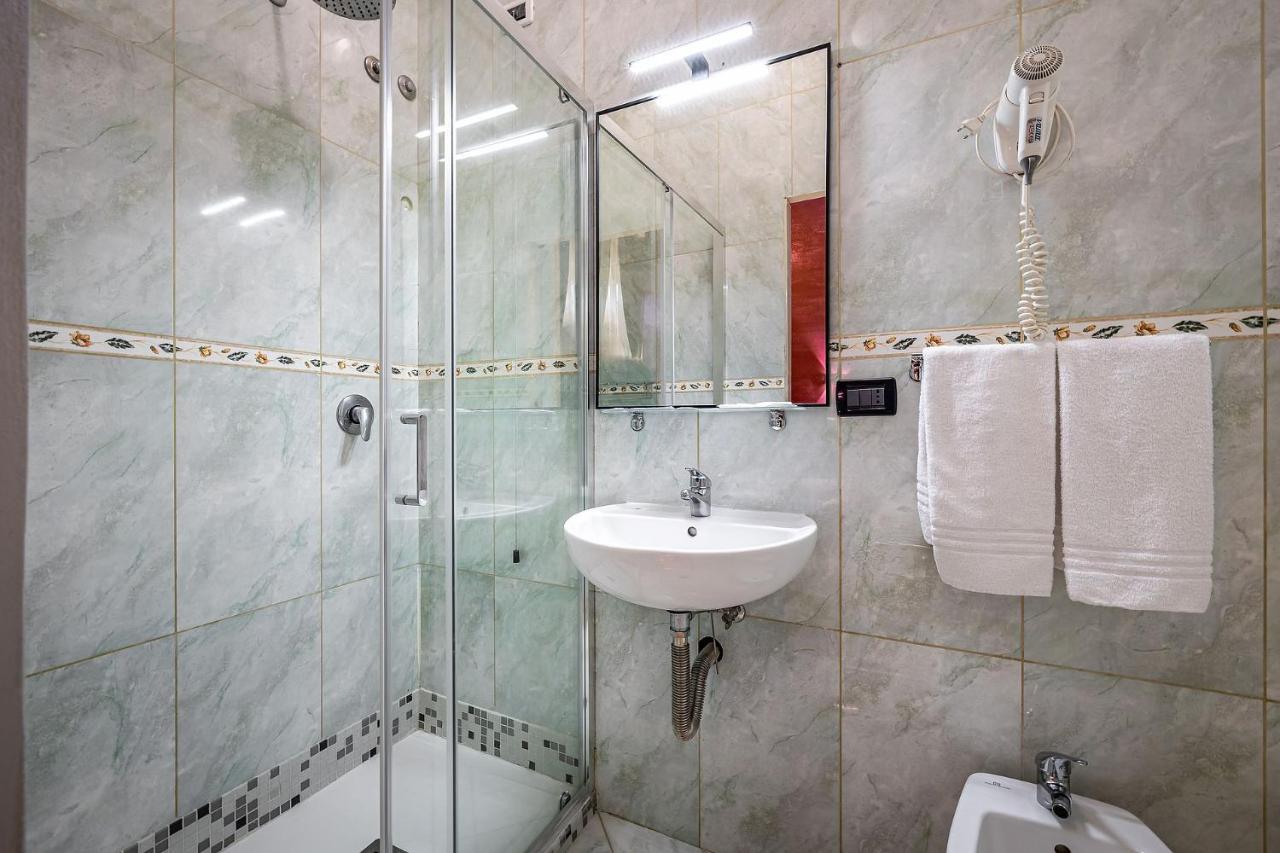 Hotel ḥọṭẹḷ ṿẹṇẹṭọ !! Centro Storico Di ƒirenze !!! Con Access Ztl 3*